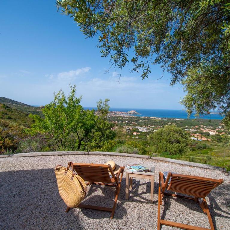 Maisonnette en plein maquis vue splendide à 5 min du centre et de la plage - Studio - 21