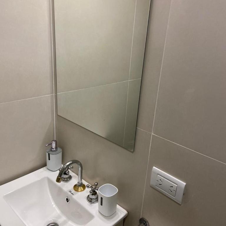 Luminoso 2 ambientes con balcón en recoleta - Apartamento de 1 dormitorio - 9