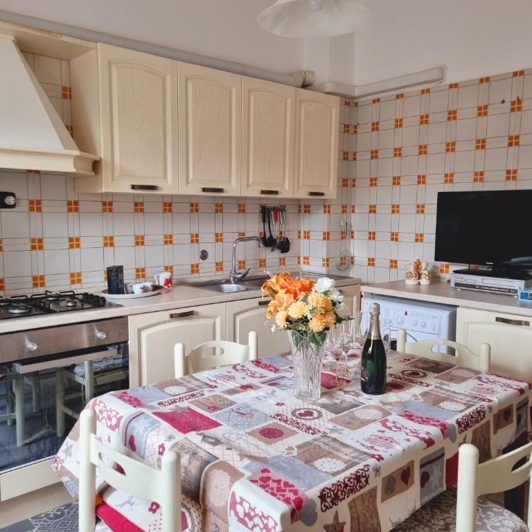 Residenza girasole - Appartamento con 2 Camere da Letto - 2