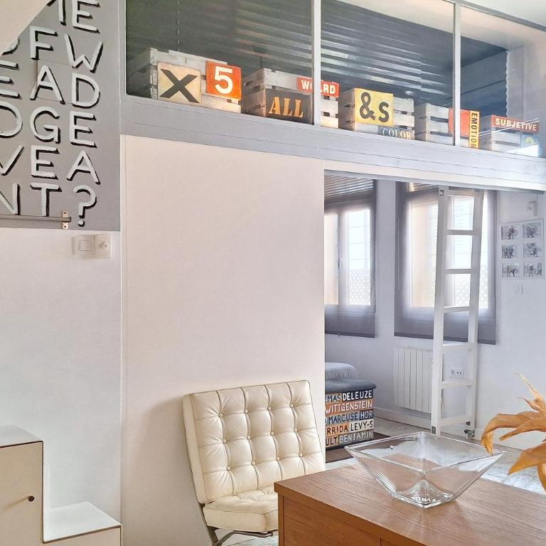 Modern Loft in the heart of Seville - One-Bedroom Apartment - 53