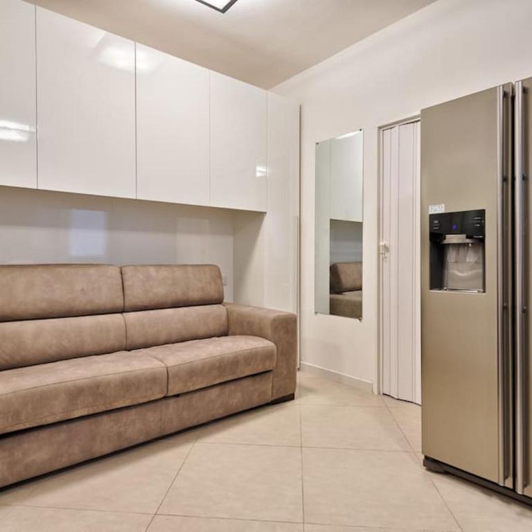 Mini suite fronte mare piazza Mazzini - Appartamento con 1 Camera da Letto - 2