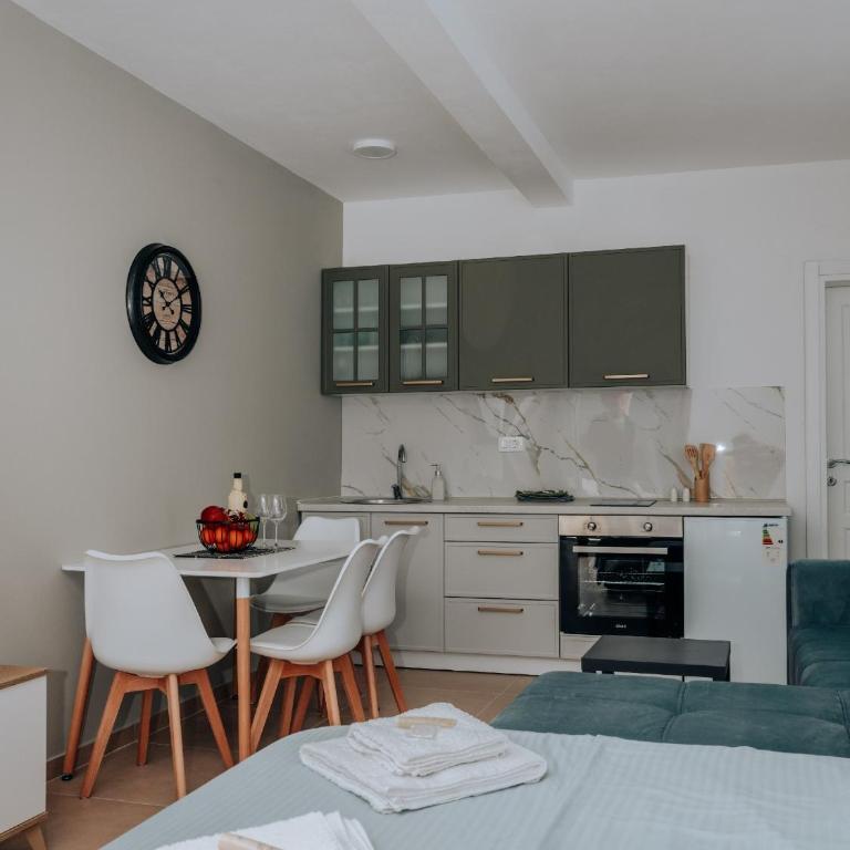 Apartments Milivojevic - Superior Studio - 6