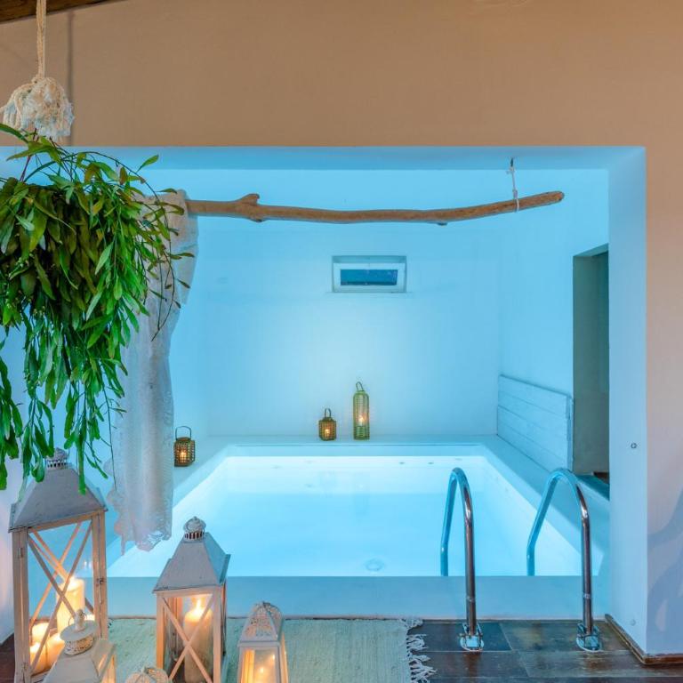 Villa Lorena, a Vintage Home with Indoor Pool - Villa Standard - 28
