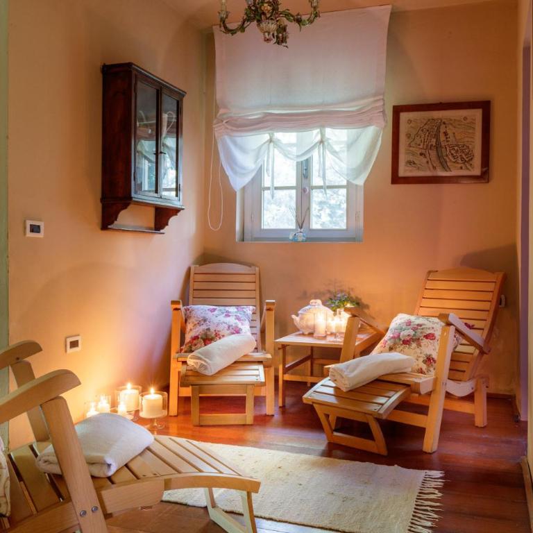 Villa Lorena, a Vintage Home with Indoor Pool - Villa Standard - 57