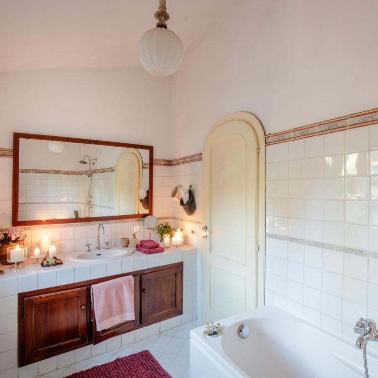 Villa Lorena, a Vintage Home with Indoor Pool - Villa Standard - 59