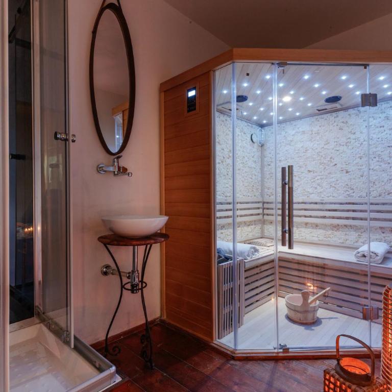 Villa Lorena, a Vintage Home with Indoor Pool - Villa Standard - 67