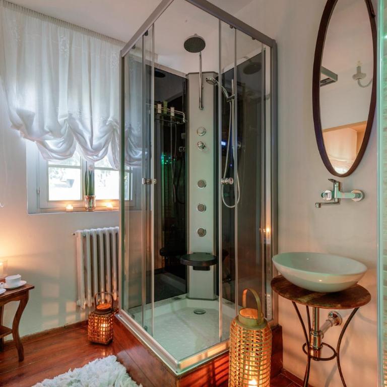 Villa Lorena, a Vintage Home with Indoor Pool - Villa Standard - 68
