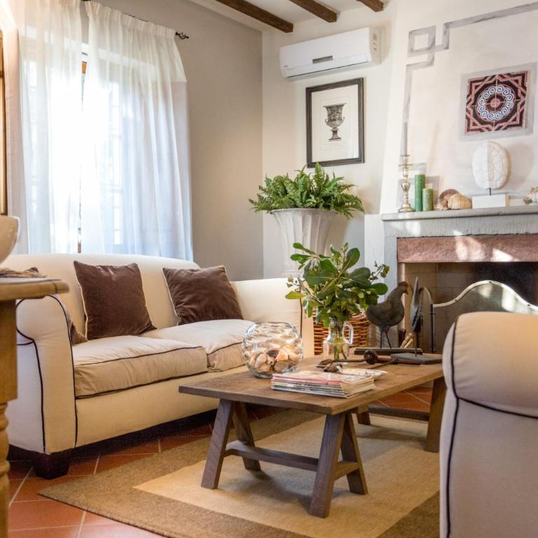 Villa Alberta, Panoramic 4 Bedrooms Farmhouse with Private Pool in Lucca close to Town Centre - Villa - 77
