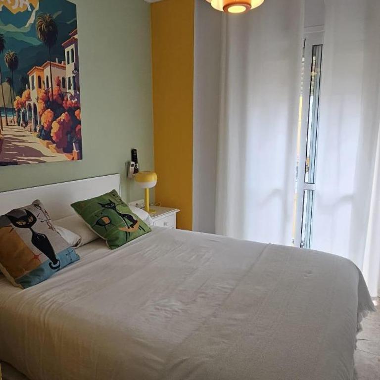 Hostal Boutique Luna de Nerja OLIVE OIL FREE DEGUSTATION & SALE - Habitación Doble de 10 m² con baño privado - 5