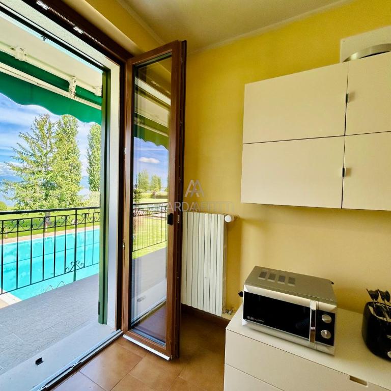 Little Venezia Apt - Relax in Piscina Fronte Lago - Appartamento con 2 Camere da Letto - 10