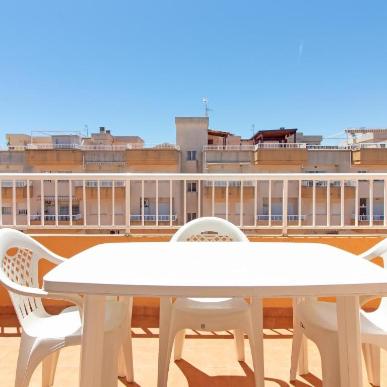 Global Vacacional, Apartamento con terraza de 70m y piscina en Canet de Berenguer - Apartamento con terraza - 3