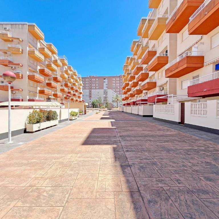 Global Vacacional, Apartamento con terraza de 70m y piscina en Canet de Berenguer - Apartamento con terraza - 28