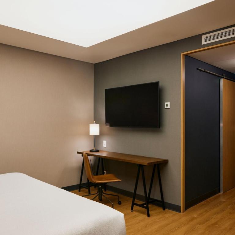 Four Points by Sheraton Mexico City Colonia Roma - Habitación con cama extragrande. - 4