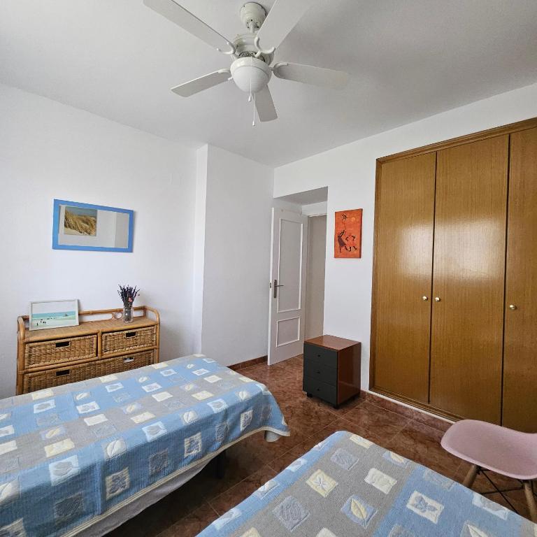 Apartamento con piscina en una preciosa playa - Two-Bedroom Apartment - 29