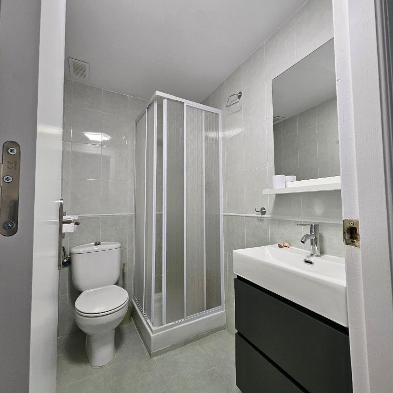 Apartamento con piscina en una preciosa playa - Two-Bedroom Apartment - 33