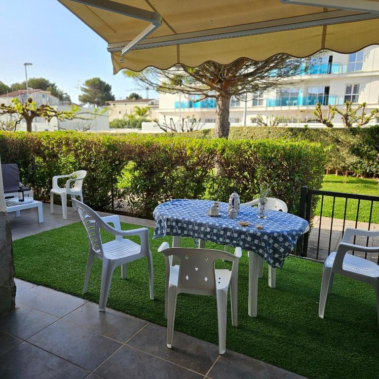 Apartamento con piscina en una preciosa playa - Two-Bedroom Apartment - 19