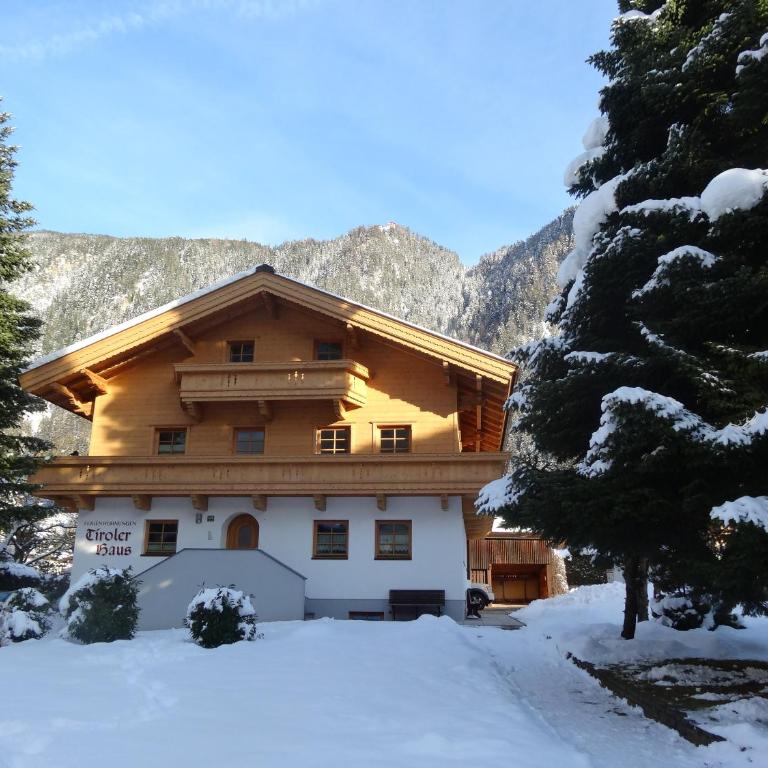 Ferienwohnungen Tiroler Haus - Apartment mit 3 Schlafzimmern mit Parkblick - 5