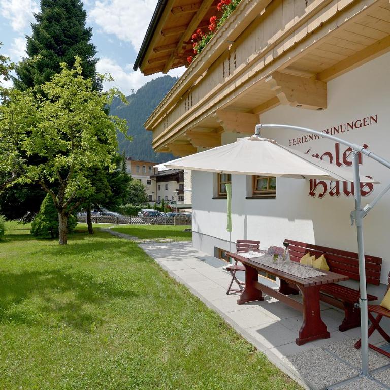 Ferienwohnungen Tiroler Haus - Apartment mit 3 Schlafzimmern mit Parkblick - 9