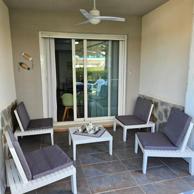 Apartamento con piscina en una preciosa playa - Two-Bedroom Apartment - 17