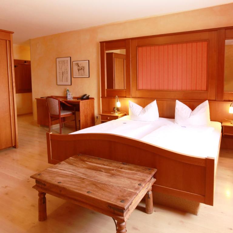 Landhotel Hirsch - Dreibettzimmer - 1
