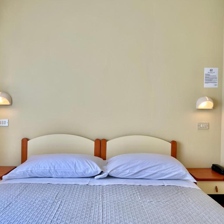 Hotel Pacific - Standard Double Room - 2