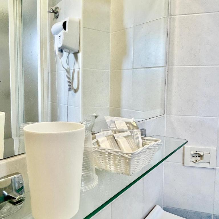 Hotel Pacific - Standard Single Room - 4