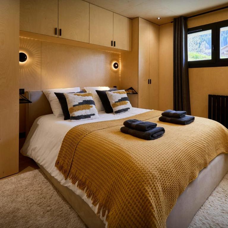 Chalet Sideflip - OVO Network - Chalet - 10