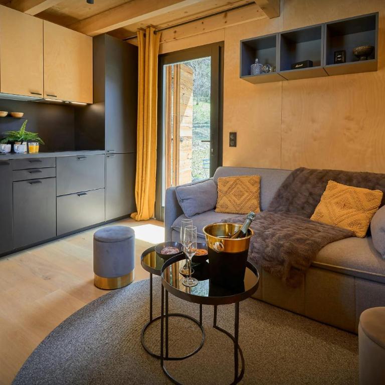 Chalet Sideflip - OVO Network - Chalet - 3