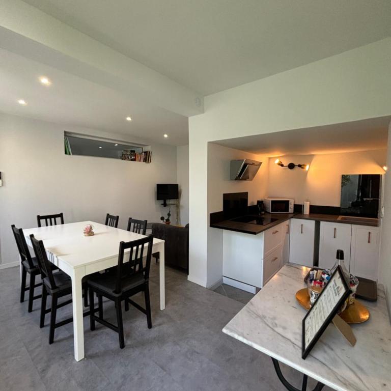 Chez Oma I 1 appartement indépendant OPI I 3 chambres privatives avec salle d eau et salon commun cuisine commune WC commun patio commun - Appartement - Vue sur Jardin - 9