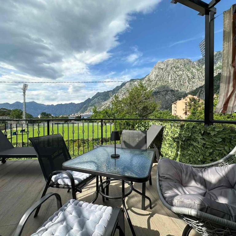 Sunshine Apartment with Private Pool and Parking - Superior Studio - 32