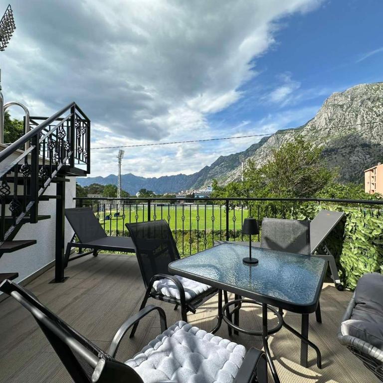 Sunshine Apartment with Private Pool and Parking - Superior Studio - 1