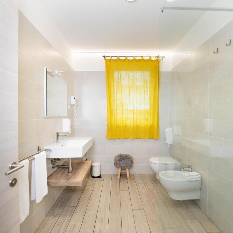 CityU Grazioli 27 Appartamento Trento Città - 2 stanze con 2 parcheggi privati gratuiti - Appartamento con 2 Camere da Letto - 43