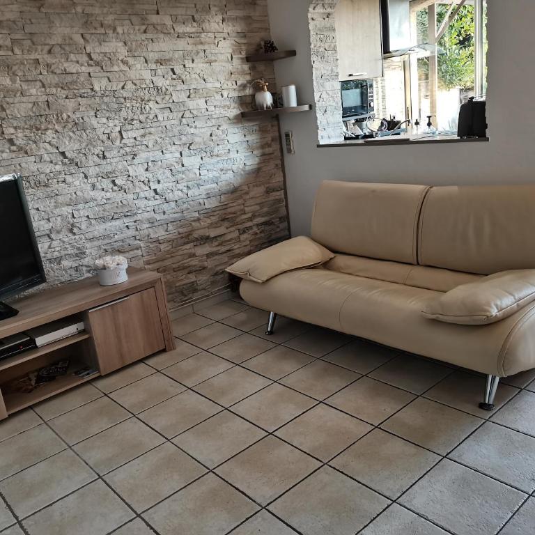 Charmant 2p au calme, jardin, piscine, vue panoramique et stationnement - Appartement 1 Chambre - 7