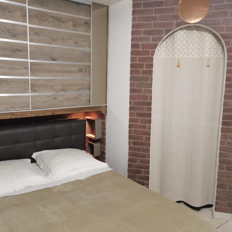 Charmant 2p au calme, jardin, piscine, vue panoramique et stationnement - Appartement 1 Chambre - 9