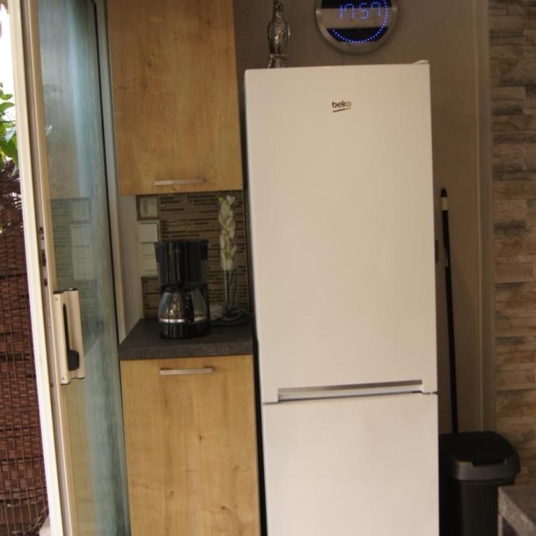 Charmant 2p au calme, jardin, piscine, vue panoramique et stationnement - Appartement 1 Chambre - 13