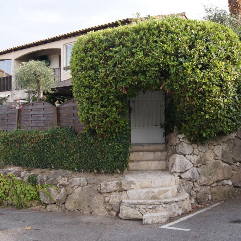 Charmant 2p au calme, jardin, piscine, vue panoramique et stationnement - Appartement 1 Chambre - 19