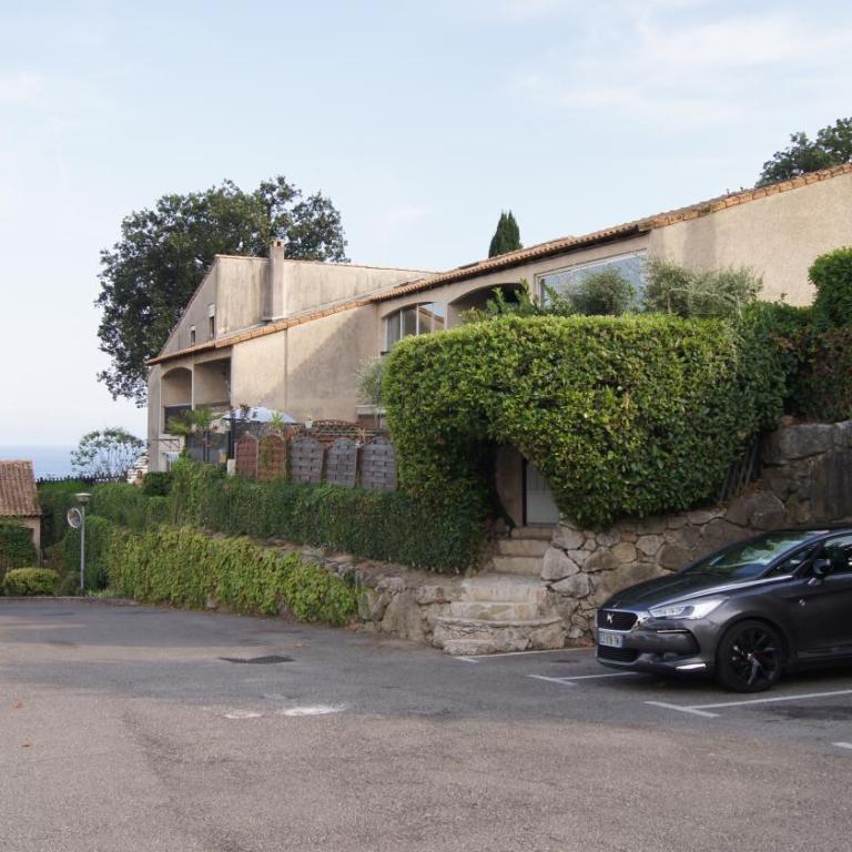 Charmant 2p au calme, jardin, piscine, vue panoramique et stationnement - Appartement 1 Chambre - 20