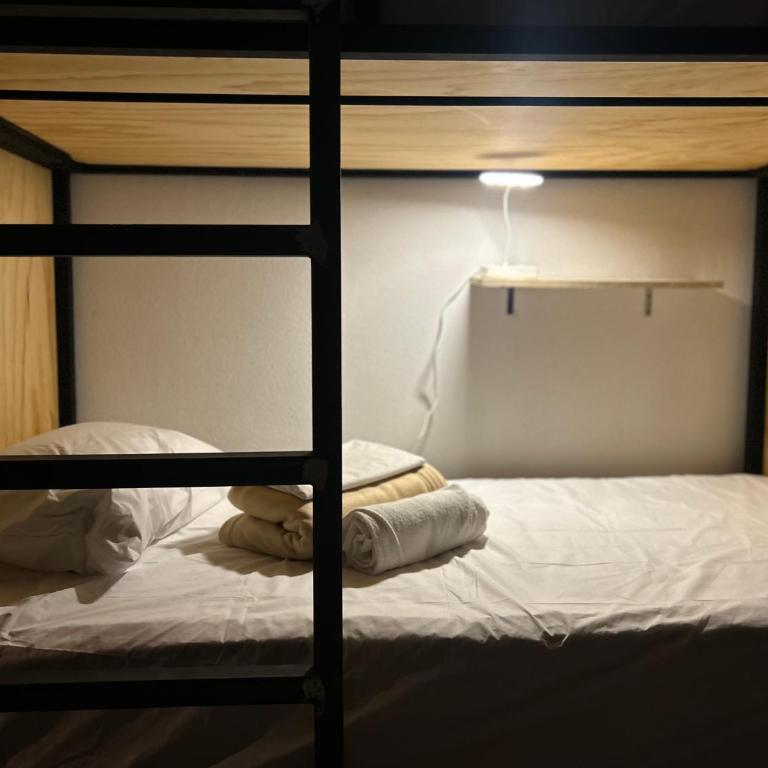 Casa Columpio - Bed in 4-Bed Female Dormitory Room - 2