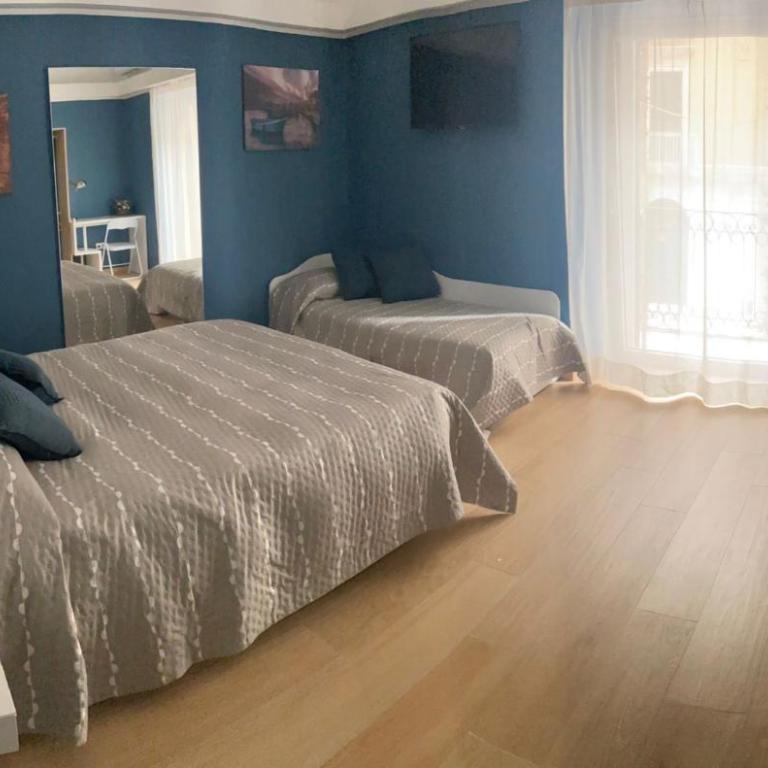 Room 10 - Family Room - 3