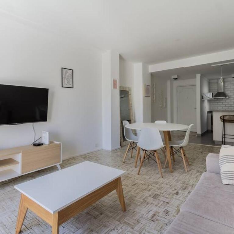 Sunny 2 Bedroom Recoleta Apt - Two-Bedroom Apartment - 10