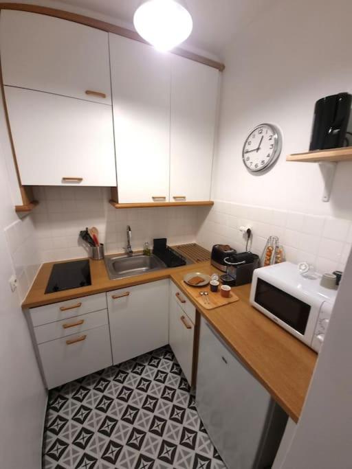 Le Petit Ecusson à la Cathédrale - One-Bedroom Apartment - 9
