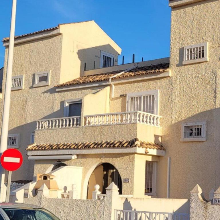 PepeCasa - Two-Bedroom House - 2