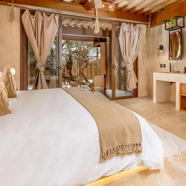 AWA Holbox Hotel Boutique - Beach Front - Suite con cama extragrande y vistas a la piscina - 2