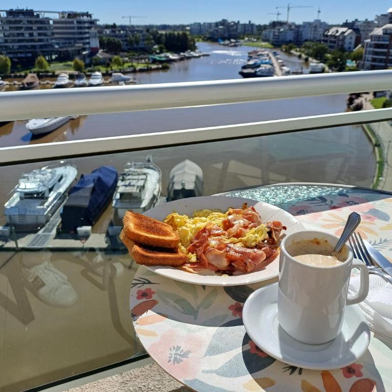 Apart , DEPARTAMENTO CONDOMINIO BAHIA GRANDE NORDELTA CON BALCÓN Y VISTA A LA Bahia - Apartamento con vistas al mar - 91