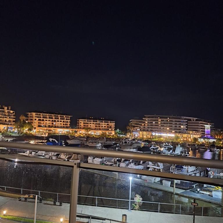 DEPARTAMENTO CONDOMINIO BAHIA GRANDE NORDELTA , TIGRE , CON BALCÓN Y VISTA A LA Bahia , piscina exterior opcional arancelada - Apartamento con vistas al mar - 92