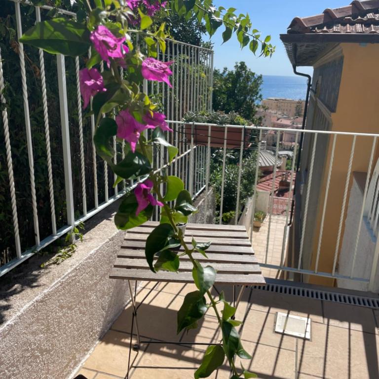 Apartment with sea view & spacious terrace - Two-Bedroom Apartment - 25