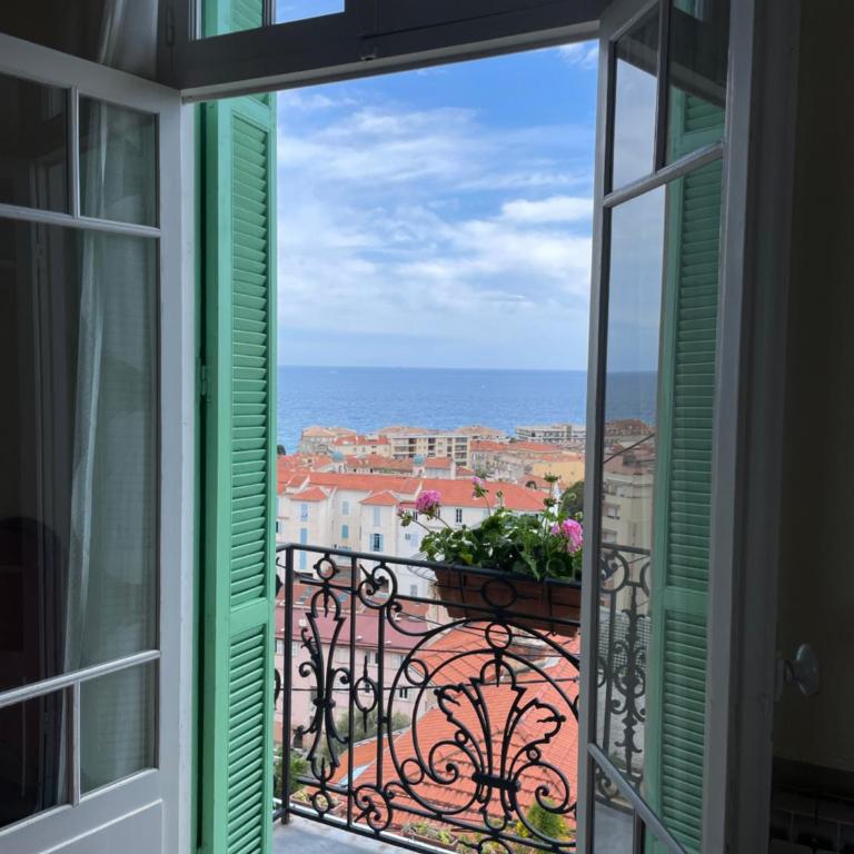 Apartment with sea view & spacious terrace - Two-Bedroom Apartment - 4