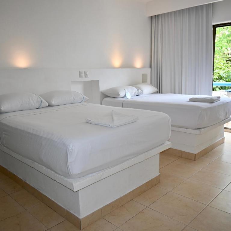 Pelicano Inn Playa del Carmen - Beachfront Hotel - Twin Room with Balcony - 2