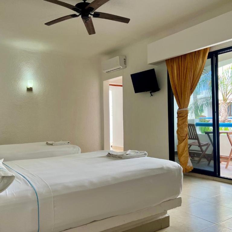 Pelicano Inn Playa del Carmen - Beachfront Hotel - Twin Room with Balcony - 5