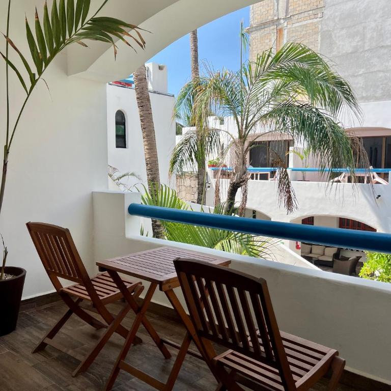 Pelicano Inn Playa del Carmen - Beachfront Hotel - Twin Room with Balcony - 1